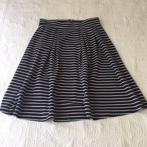 Adorable high-waisted striped skirt !